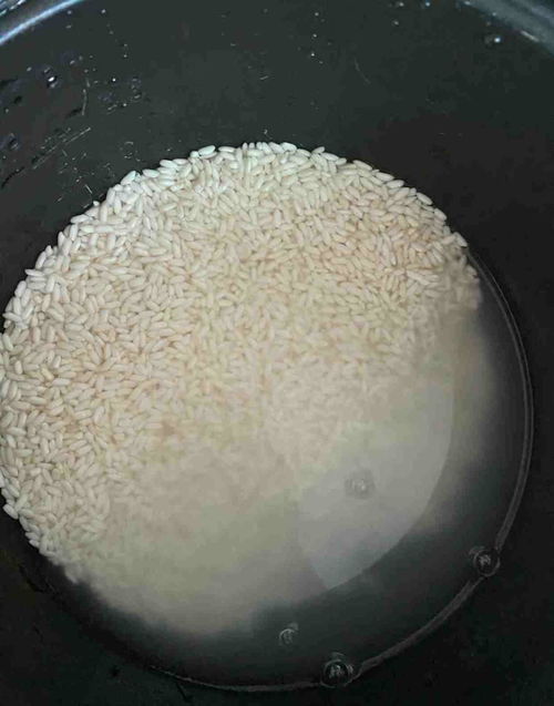 胃胀气可以用活络油擦肚子吗