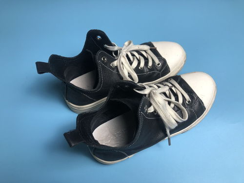 鞋子里面脚气臭用什么解决办法最好